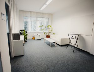 Tesla-Liptovsky-Hradok-Budova-Administrativy-na-prenajom-1