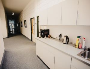 Tesla-Liptovsky-Hradok-Budova-Administrativy-na-prenajom-22