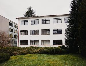 Tesla-Liptovsky-Hradok-Budova-Administrativy-na-prenajom-24