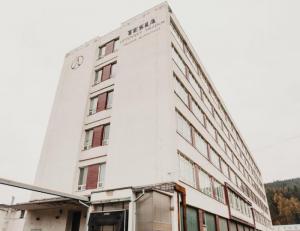 Tesla-Liptovsky-Hradok-Etazova-budova-na-prenajom-23