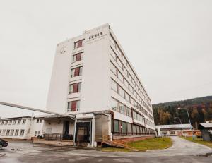 Tesla-Liptovsky-Hradok-Etazova-budova-na-prenajom-24